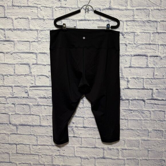 Lululemon Wunder Train High-Rise Crop 23"
Black (First Release) size 18 - Picture 4 of 11